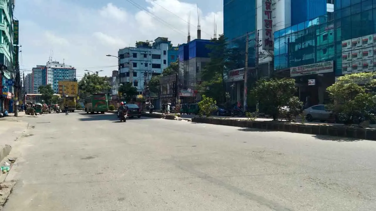 ঈদের ষষ্ঠ দিনে এসেও ভিন্ন রূপে ঢাকা