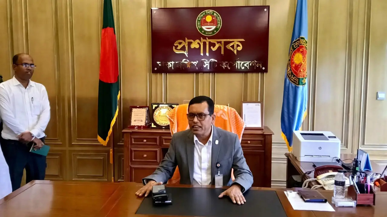 ৪৩ দিন পর নগর ভবনে এলেন প্রশাসক, সব সেবা চালুর ঘোষণা