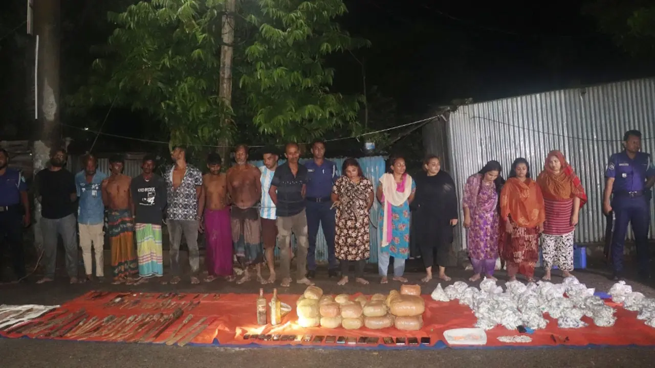 ফরিদপুর যৌথ বাহিনীর অভিযানে মাদক-অস্ত্রসসহ আটক ১৫