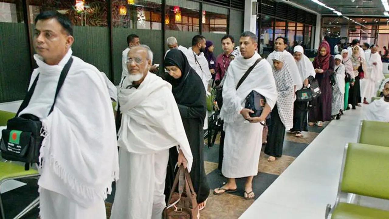 হজ পালন শেষে দেশে ফিরেছেন ৪২৯৫০ হাজি
