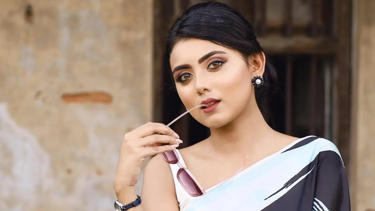 এক ছবিতেই সাত চরিত্রে ইধিকা পাল