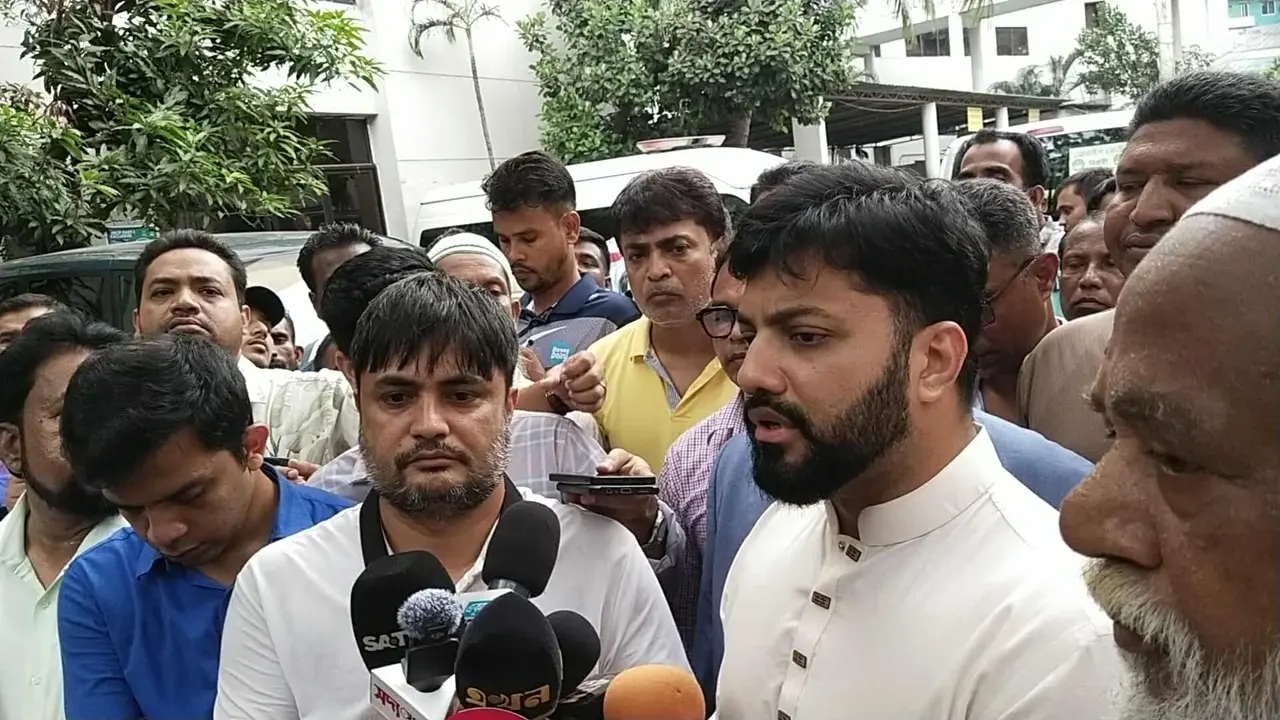 নগর ভবনে হামলাকারীদের সঙ্গে উপদেষ্টা আসিফের ঘনিষ্ঠতা রয়েছে : ইশরাক