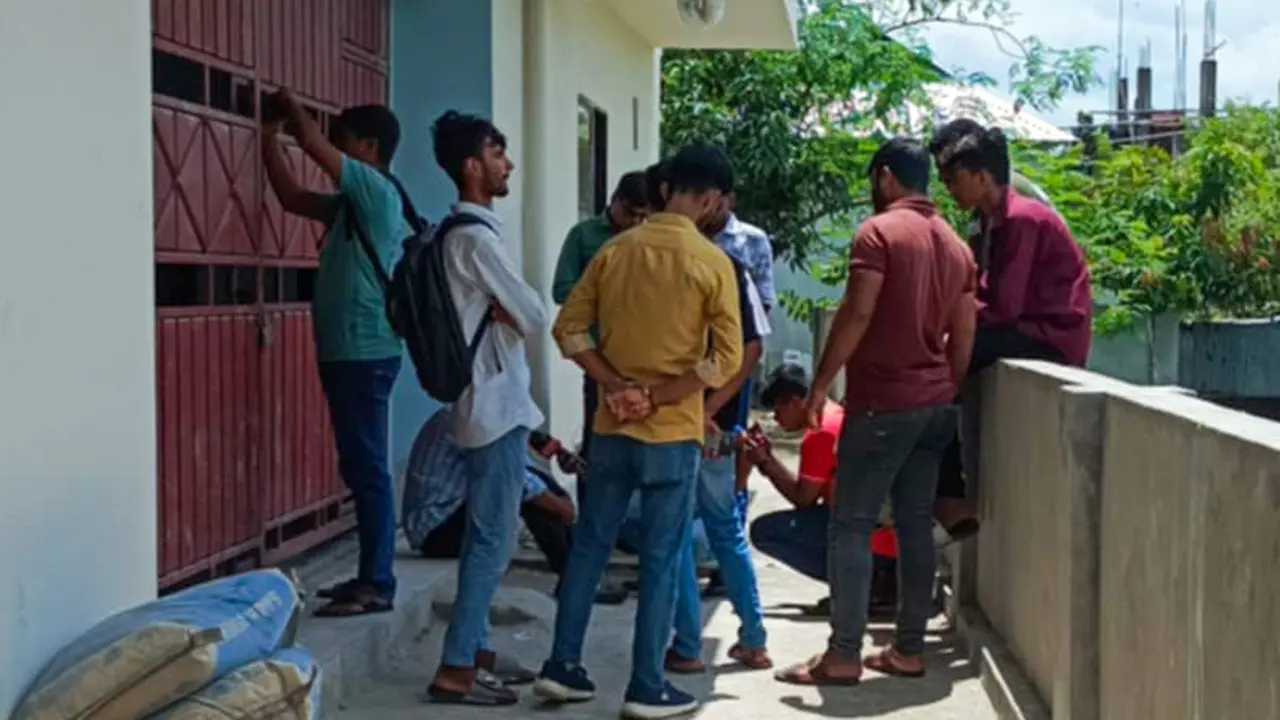 জামালপুরে অ্যাডমিট কার্ড না পেয়ে পরীক্ষা দিতে পারেনি ১৭ শিক্ষার্থী