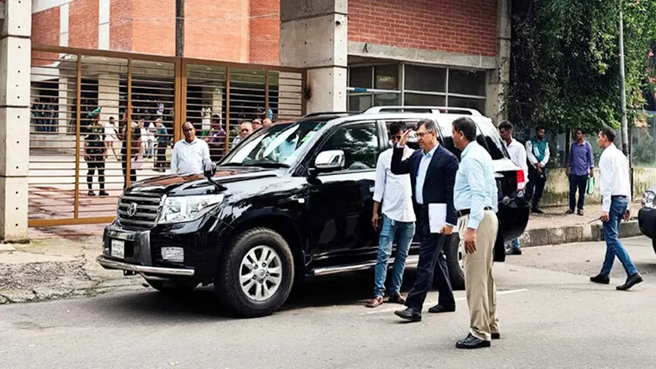যমুনায় বৈঠকে বিএনপি-জামায়াত-এনসিপিসহ বিভিন্ন রাজনৈতিক দলের নেতারা