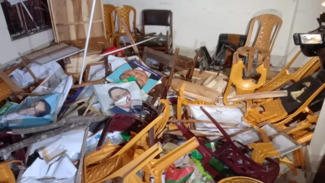 গণঅধিকারের নেতাকর্মীদের মারধরের অভিযোগ, বরিশালে জাপার কার্যালয় ভাঙচুর