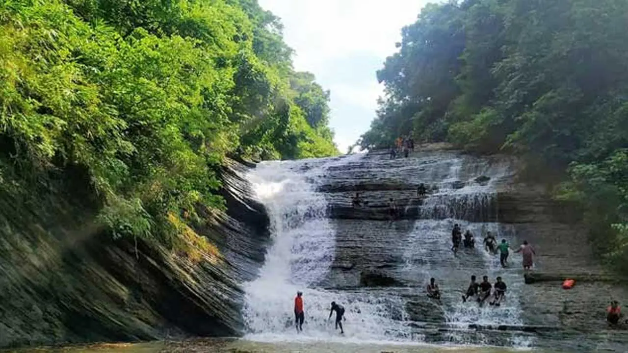 চট্টগ্রামে ঝরনায় গোসল করতে গিয়ে প্রাণ গেল কলেজছাত্রের
