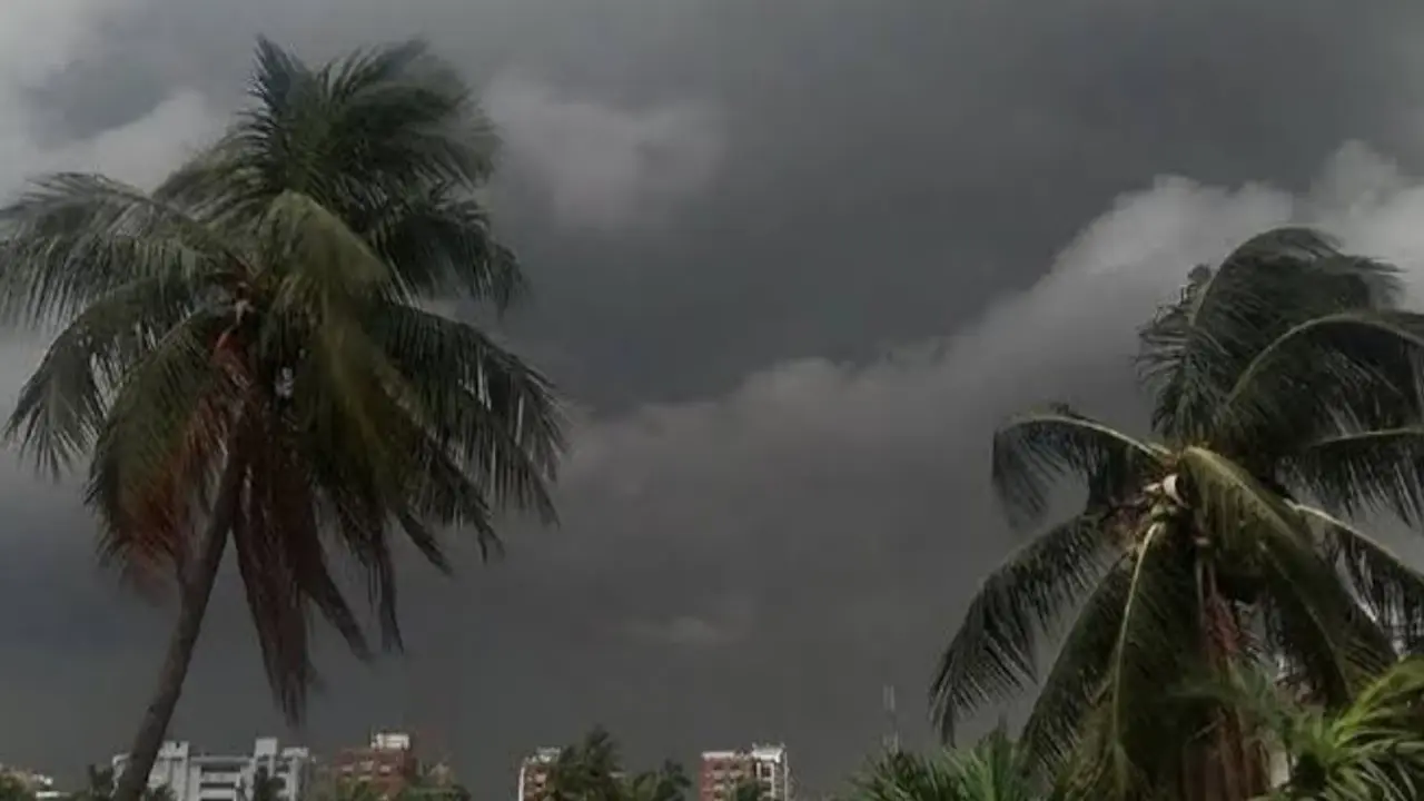 আট অঞ্চলে ৬০ কিলোমিটার বেগে ঝড়ের আভাস