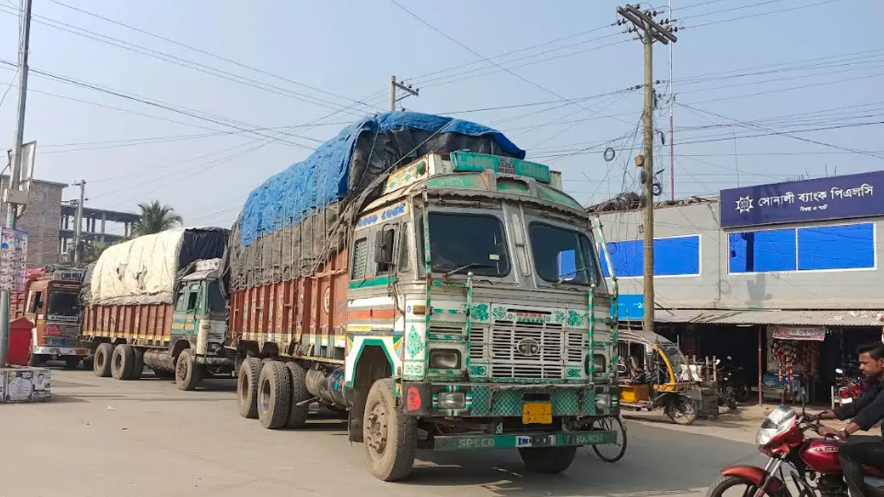 ১০ দিন পর ভোমরা স্থলবন্দরে আমদানি-রপ্তানি শুরু