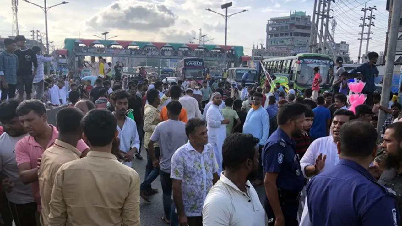 বিএনপি নেতাকর্মীদের ঢাকা-চট্টগ্রাম মহাসড়ক অবরোধ