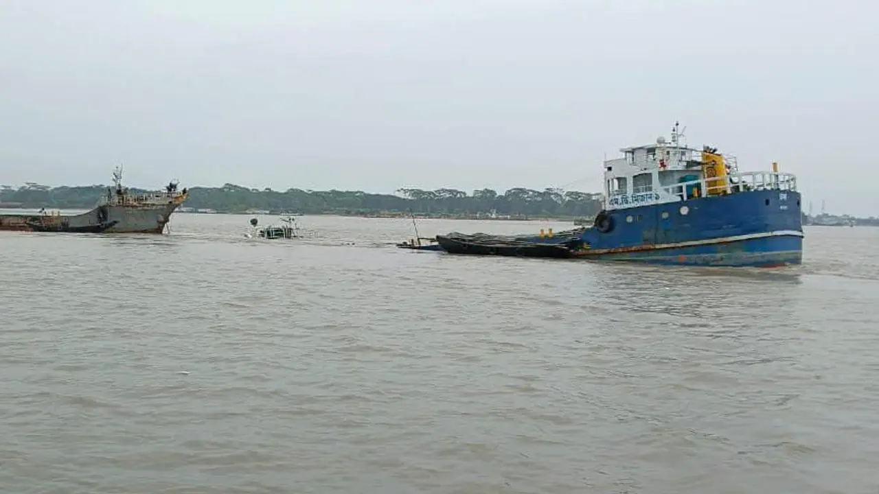 পশুর নদীতে ডুবে গেছে সিমেন্ট তৈরির কাঁচামালবোঝাই কার্গো