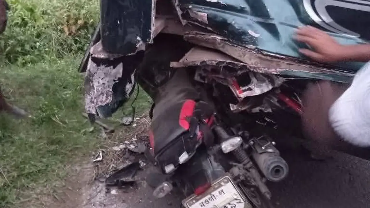 দাঁড়িয়ে থাকা বাসে মোটরসাইকেলের ধাক্কা, ২ শিক্ষার্থী নিহত