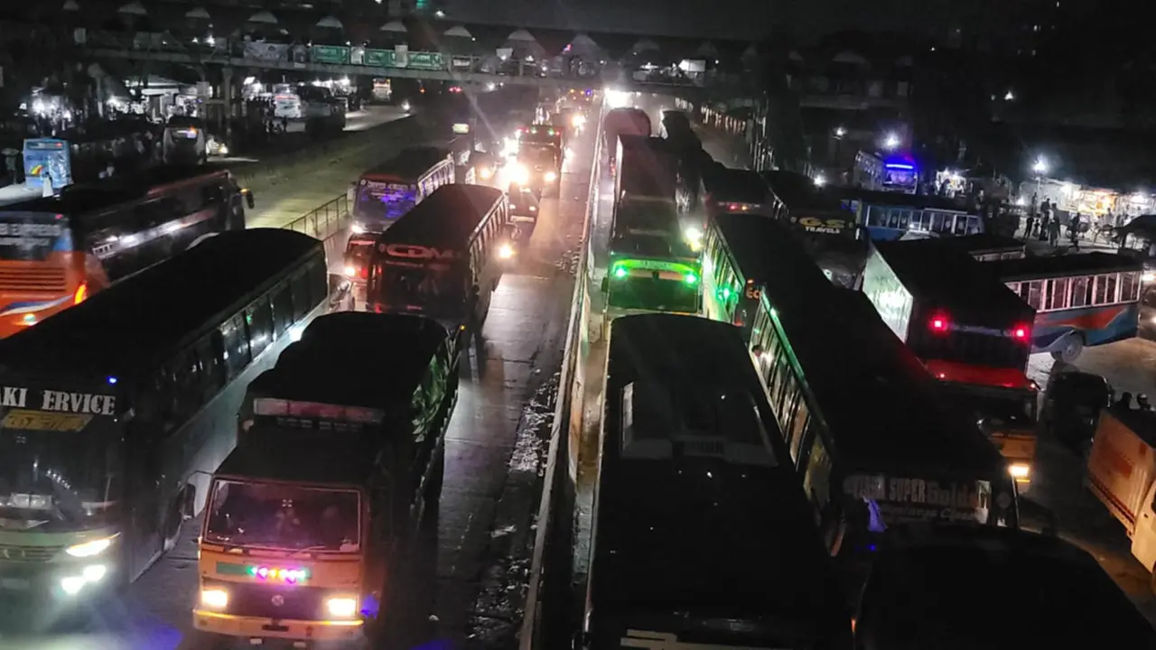 ঢাকা-চট্টগ্রাম মহাসড়কে ১০ কিলোমিটারজুড়ে তীব্র যানজট