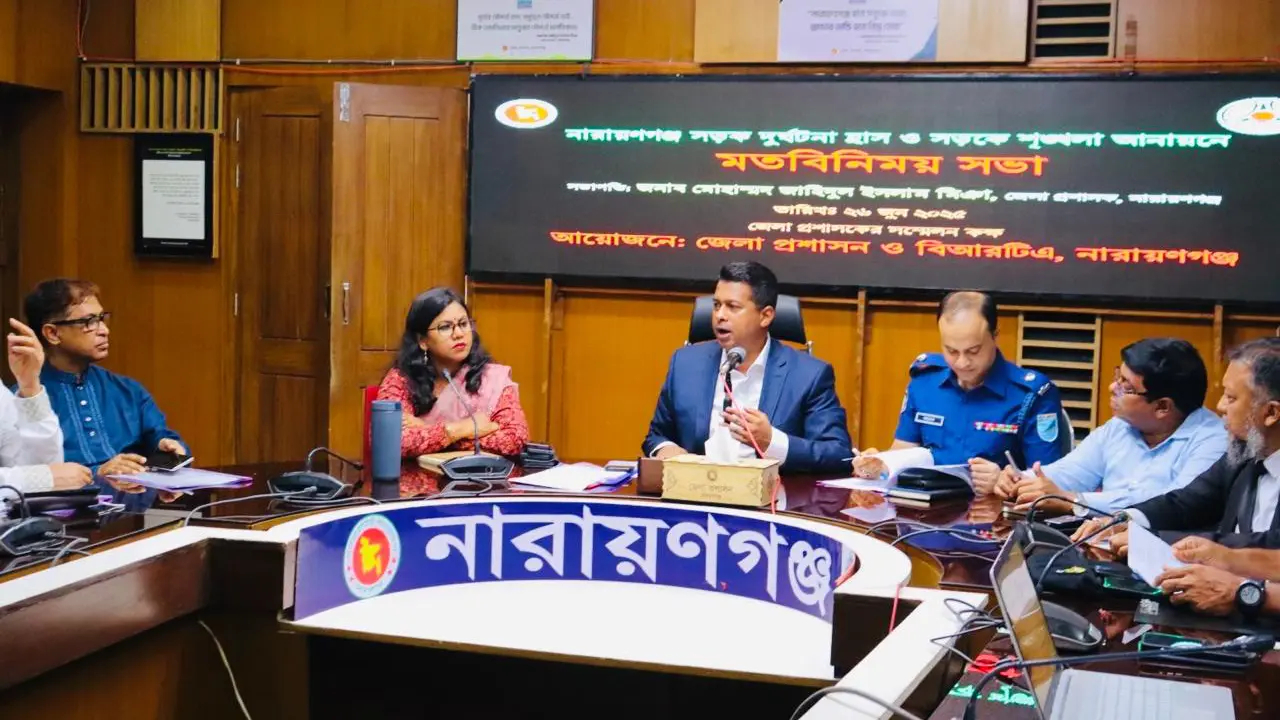 ড্রাইভারদের আলাদা ডাটাবেজ করছে নারায়ণগঞ্জ জেলা প্রশাসন