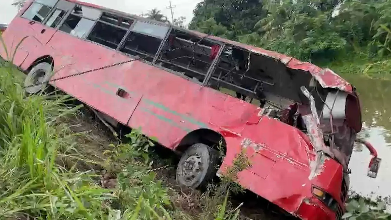 নাটোরে সড়ক দুর্ঘটনায় নিহত ৩