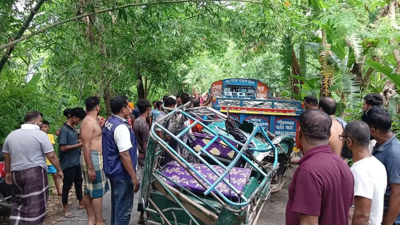 আত্মীয়ের বাড়িতে যাওয়ার পথে ট্রলির ধাক্কায় স্বামী-স্ত্রী নিহত