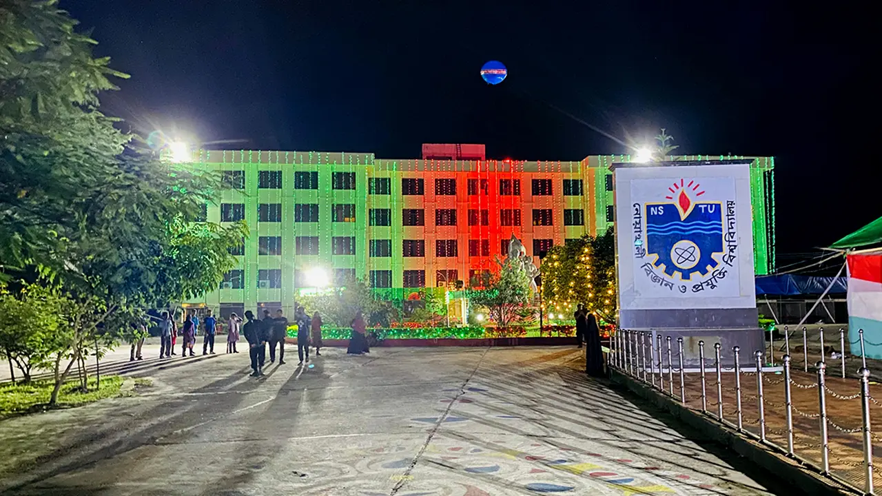 বিশ্ববিদ্যালয় দিবসে নোবিপ্রবিতে বর্ণিল আলোকসজ্জা