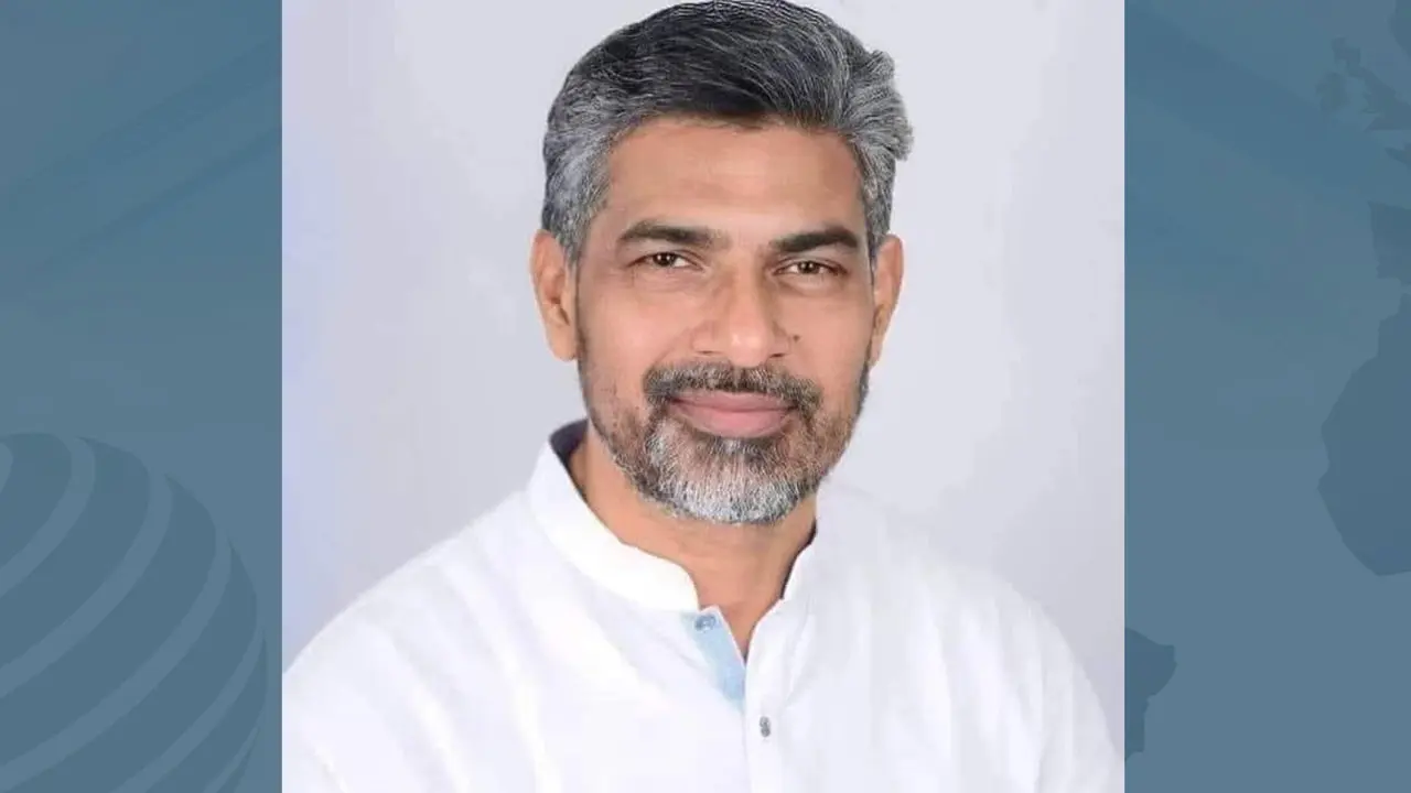 বিদেশ পালাতে গিয়ে পাবনা সদর উপজেলার সাবেক চেয়ারম্যান আটক