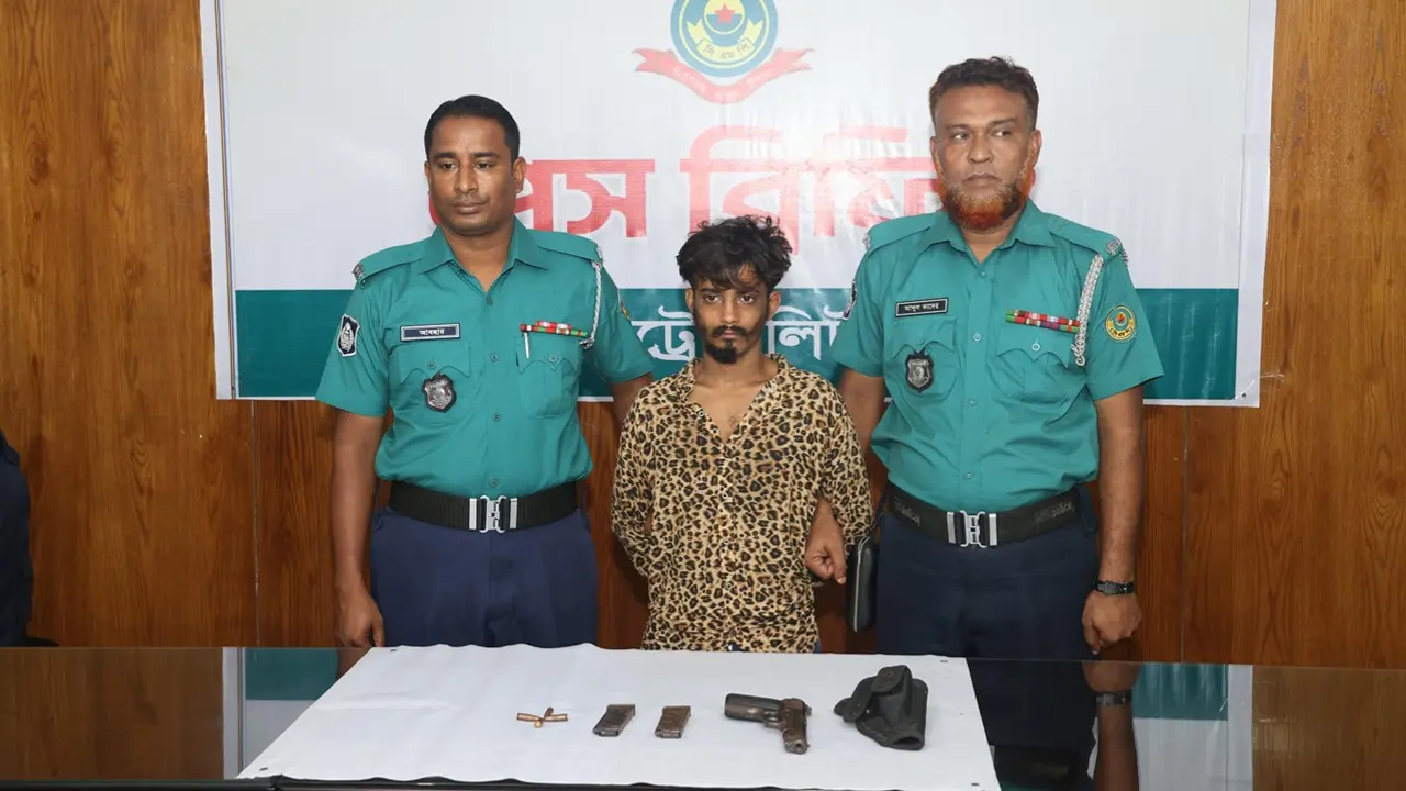 চট্টগ্রামে আগস্টে লুণ্ঠিত পুলিশের পিস্তল-গুলি উদ্ধার, গ্রেপ্তার ১