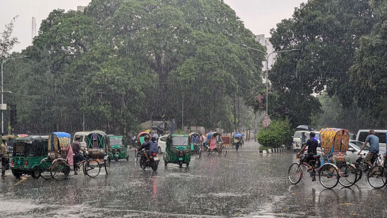 তাপমাত্রা কমবে ২ ডিগ্রি, বৃষ্টি হবে সারাদেশে