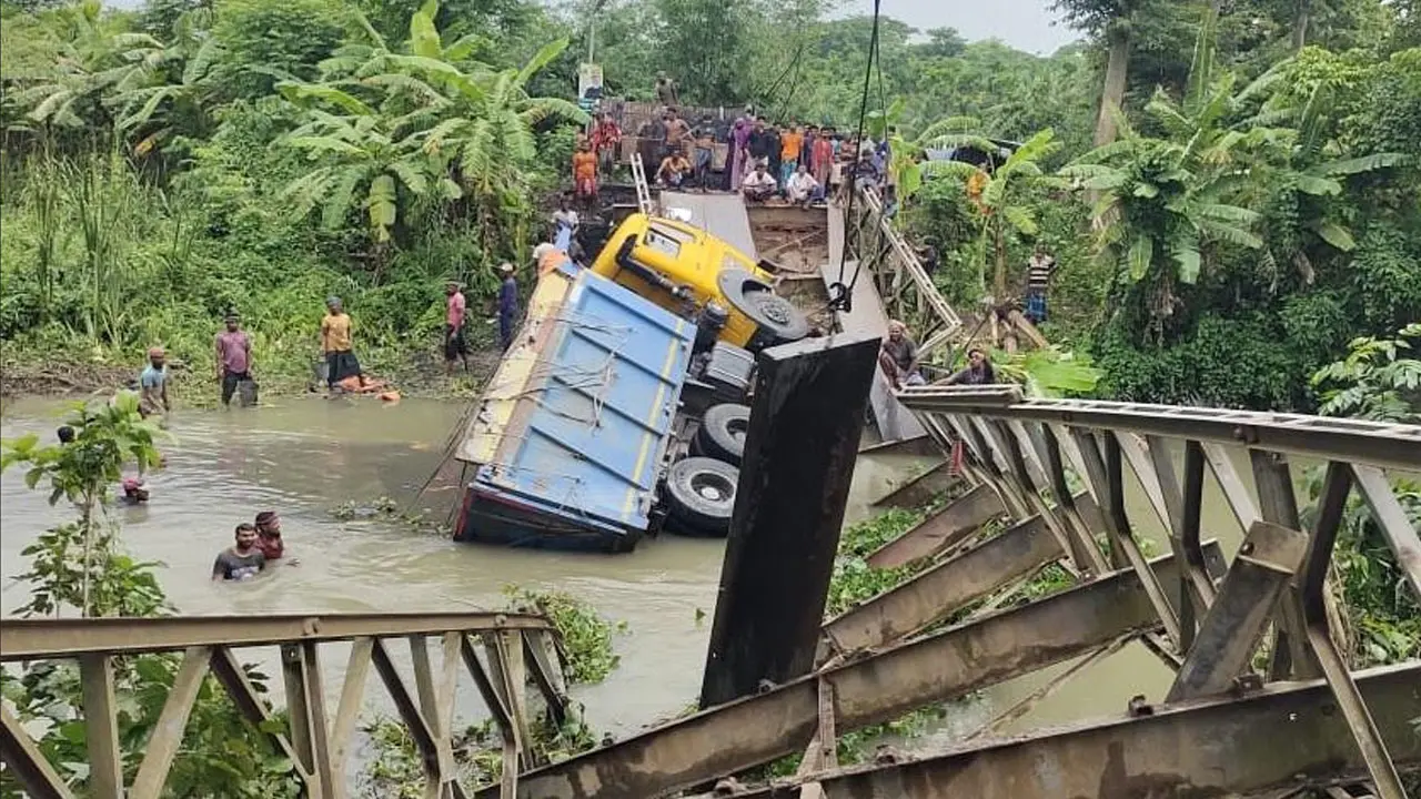 ভেঙে পড়েছে বেইলি ব্রিজ, দুশ্চিন্তায় ৬ গ্রামের এইচএসসি পরীক্ষার্থীরা
