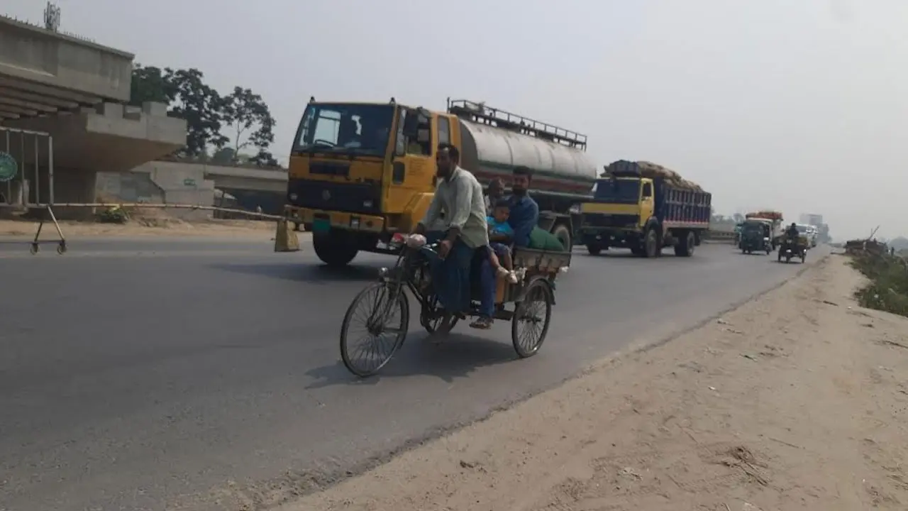 উত্তরবঙ্গের ঈদযাত্রায় আতঙ্কের আরেক নাম থ্রি হুইলার