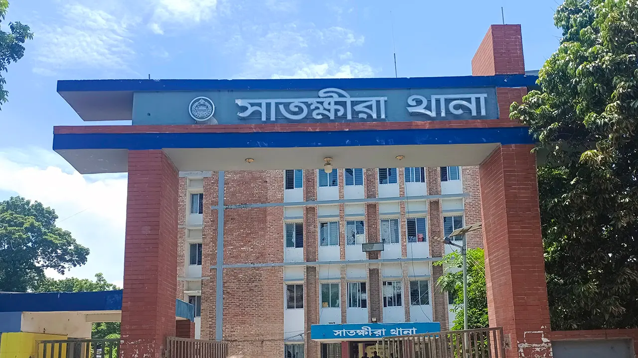 ফুলের তোড়ায় কেমিক্যাল, সাড়ে ৫ লাখ টাকার মালামাল নিয়ে উধাও তরুণী