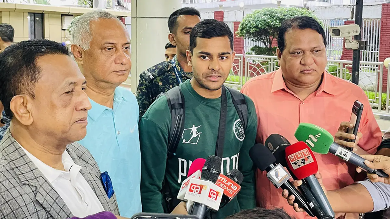 সিঙ্গাপুরের সঙ্গে ম্যাচ খেলতে ঢাকায় সামিত সোম
