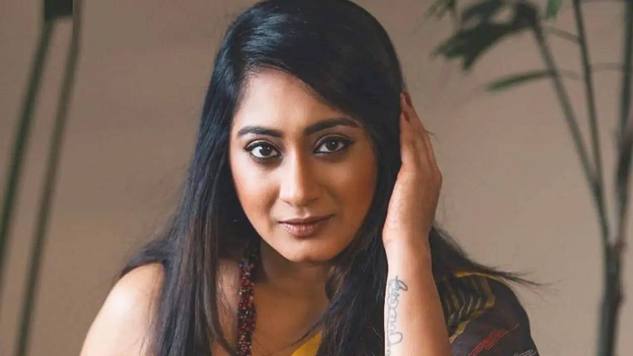 নরমাল ডেলিভারির চেষ্টায় থাইল্যান্ডে স্বাগতা