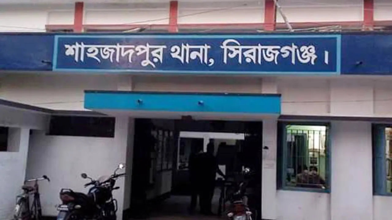 হঠাৎ ব্রেক করল ট্রাক, পেছনে সিএনজির ধাক্কায় নিহত ২