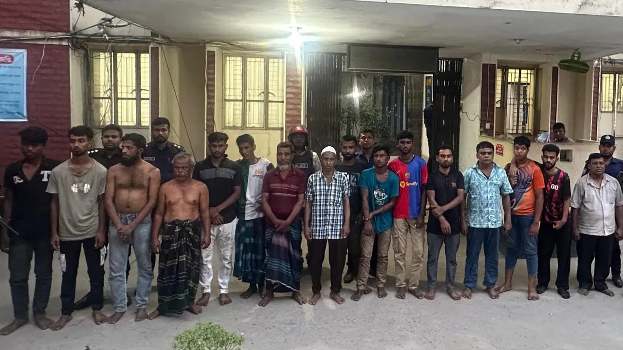 সিরাজগঞ্জে দুই মহল্লার সংঘর্ষ, যৌথবাহিনীর অভিযানে গ্রেপ্তার ১৭