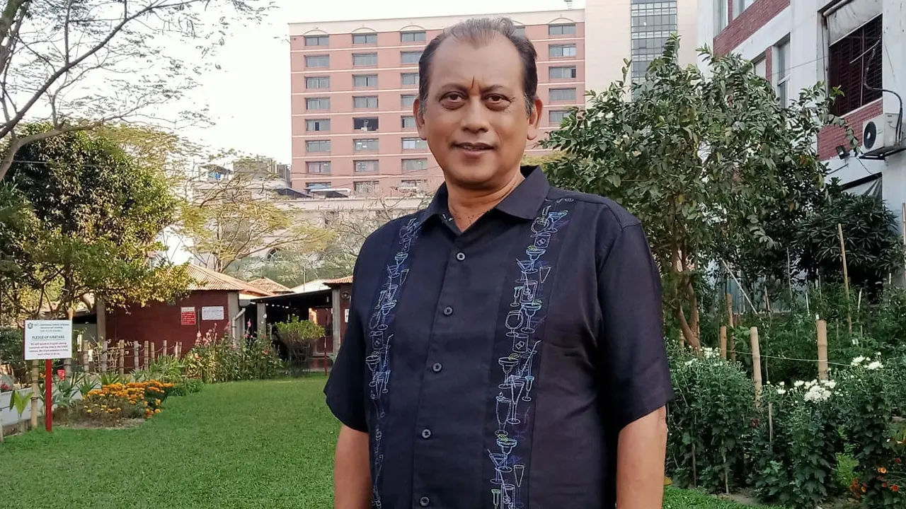 সমু চৌধুরীর গামছা পরা ছবি ভাইরালের বিষয়ে যা জানা গেল