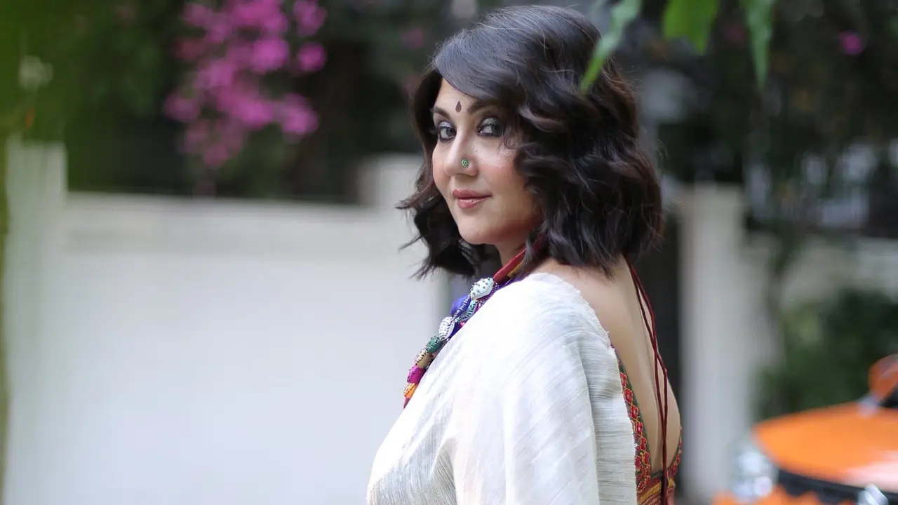 ‘তিনি যেভাবে তাকান তাতে আমি গলে জল হয়ে যাই’