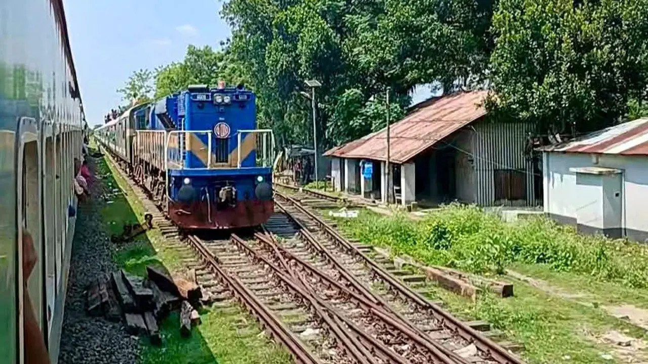 দুই ঘণ্টা পর সিলেটের সঙ্গে রেল যোগাযোগ স্বাভাবিক