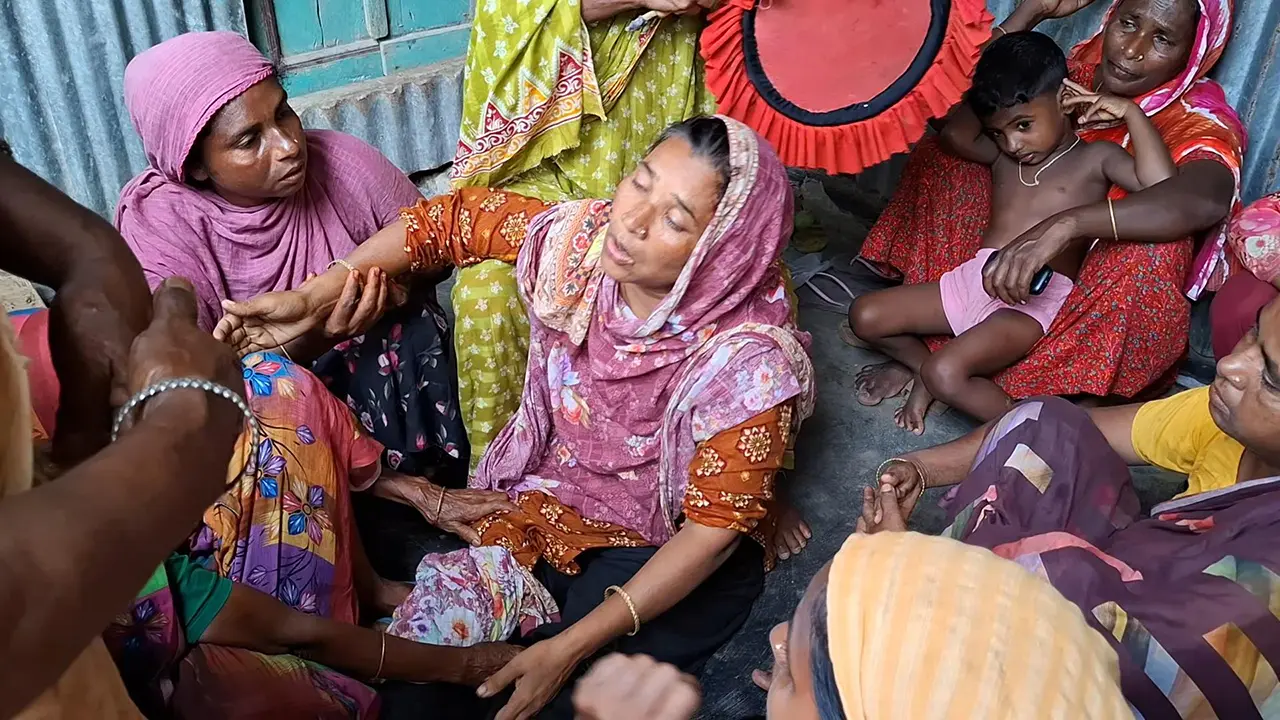 অটোরিকশার চাপায় শিশু নিহত, সড়ক অবরোধ করে বিক্ষোভ