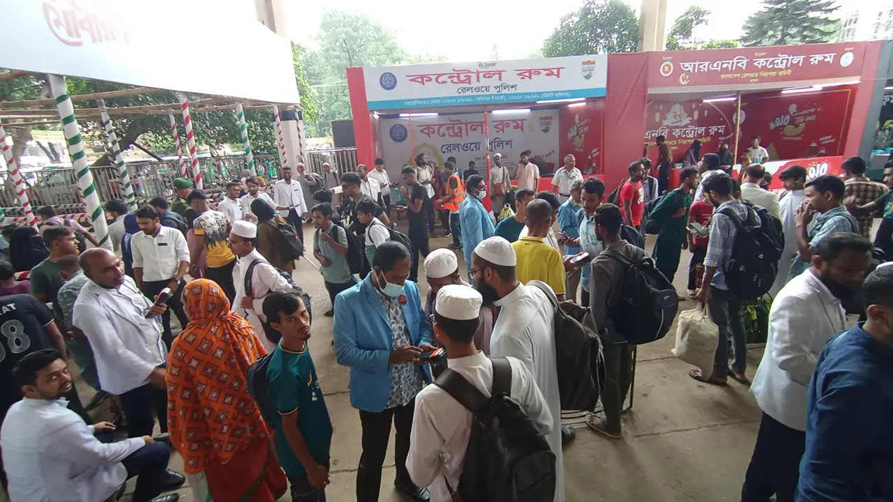 ট্রেনে গন্তব্যের শেষ ভরসা ‘জরিমানার টিকিট’
