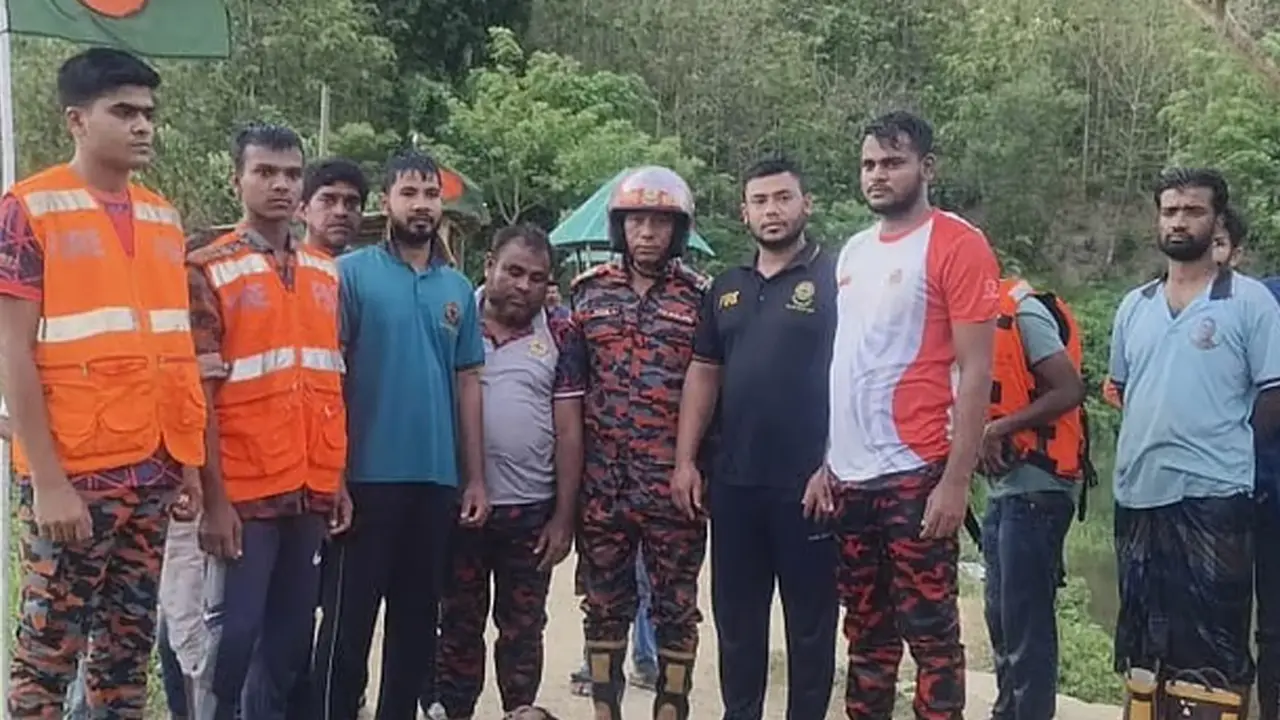সীতাকুণ্ডে ঝরনায় নেমে স্কুলছাত্রের মৃত্যু