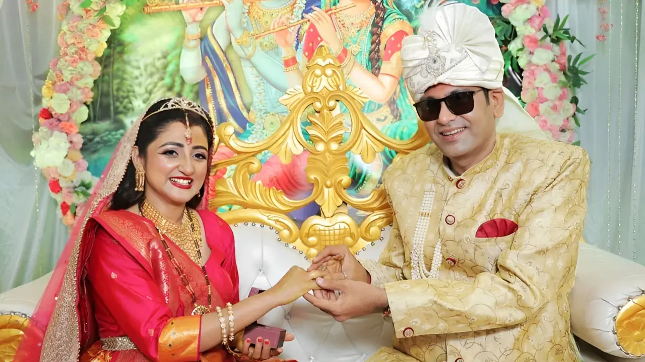 ‘গুজবে কান দেবেন না, এটাই আমার প্রথম বিয়ে’