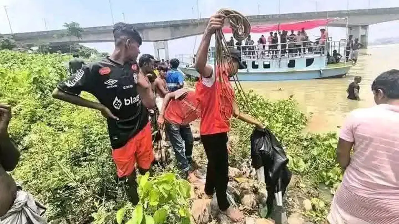 নদীতে গোসল করতে গিয়ে স্রোতে ভেসে যায় তিন বোন, একজনের মরদেহ উদ্ধার