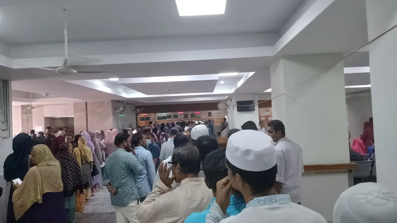 সার্ভার জটিলতায় ভোগান্তিতে রোগীরা, অচল সরকারি কর্মচারী হাসপাতাল