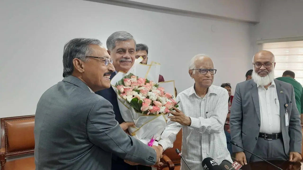 উপদেষ্টা আবরারকে শিক্ষা মন্ত্রণালয়ের দায়িত্ব দিয়ে প্রজ্ঞাপন