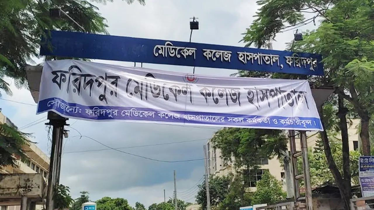 পথচারীকে বাঁচাতে গিয়ে মাহিন্দ্রা উল্টে কৃষক নিহত