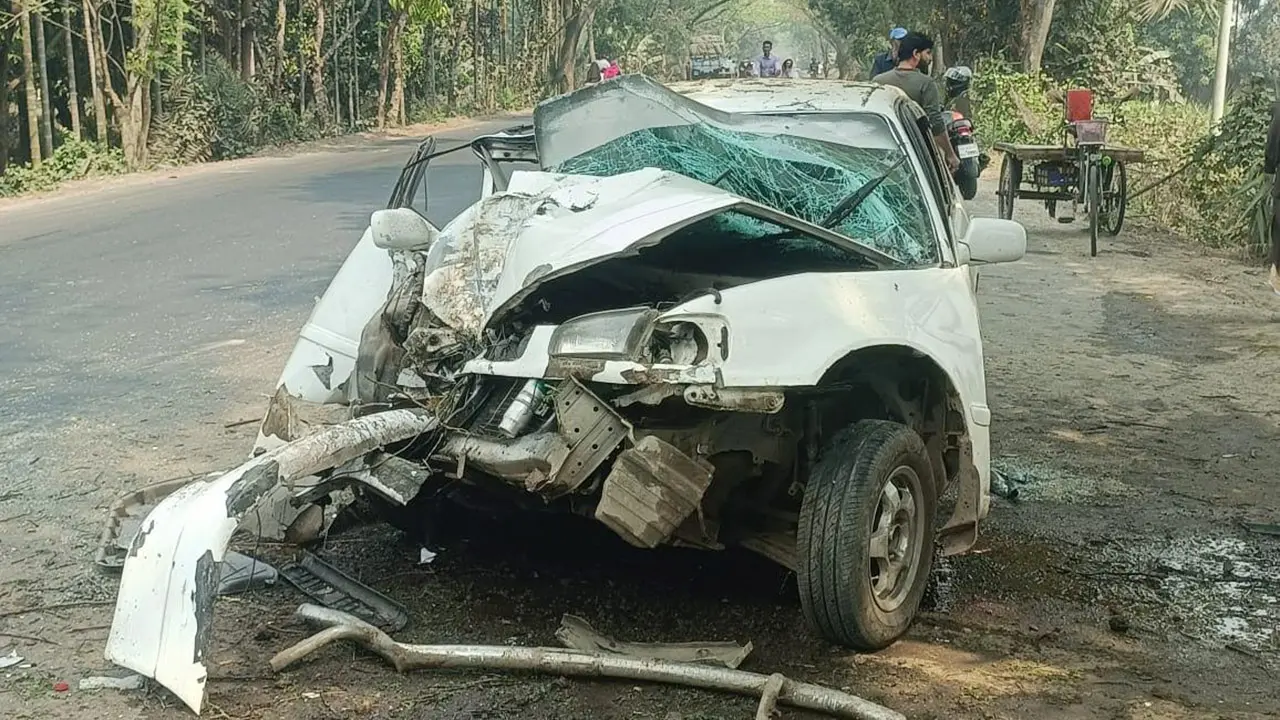 ঈদের ছুটিতে বাড়ি ফেরা হলো না, নাটোরের সড়কে প্রাণ গেল বাবা-মেয়ের