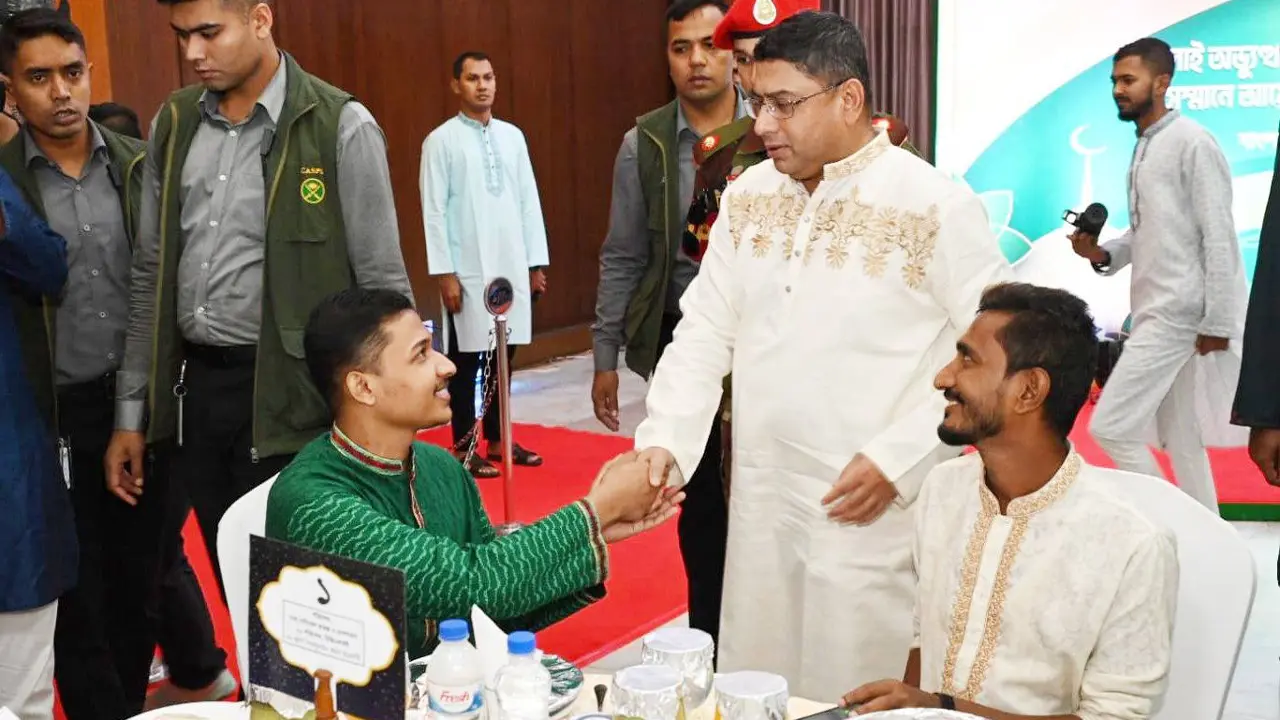 জুলাই গণঅভ্যুত্থানে আহত ছাত্রছাত্রীদের সম্মানে সেনাবাহিনীর ইফতার