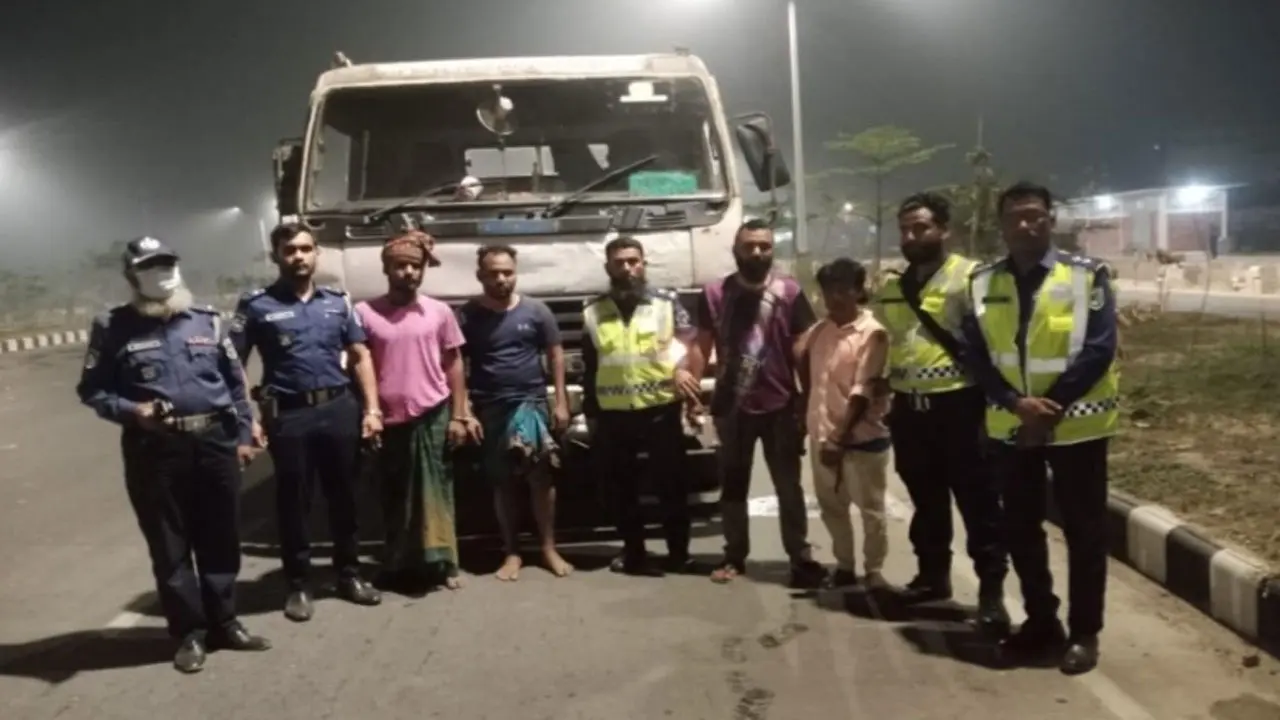 কুড়িলে ছিনতাই করা লরি উদ্ধার, দুজন গ্রেপ্তার