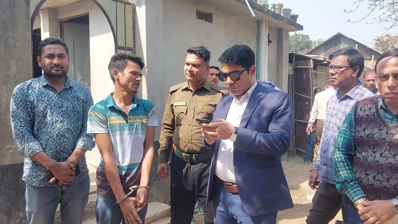 ঠাকুরগাঁওয়ে হামলা চালিয়ে হাতকড়াসহ আসামি ছিনতাই