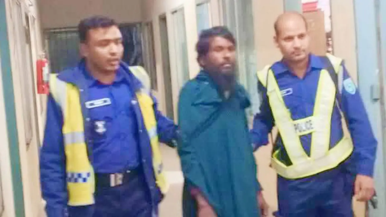 বোরকা পরে পালানোর সময় ধর্ষককে গণধোলাই
