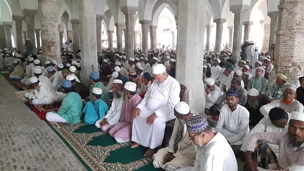 ষাটগম্বুজ মসজিদে ঈদের জামাতে মুসল্লিদের ঢল