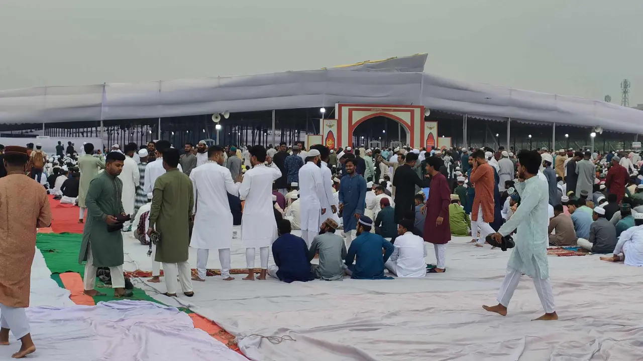 দ্রুত নির্বাচন চেয়ে ঈদের জামাতে দোয়া প্রার্থনা