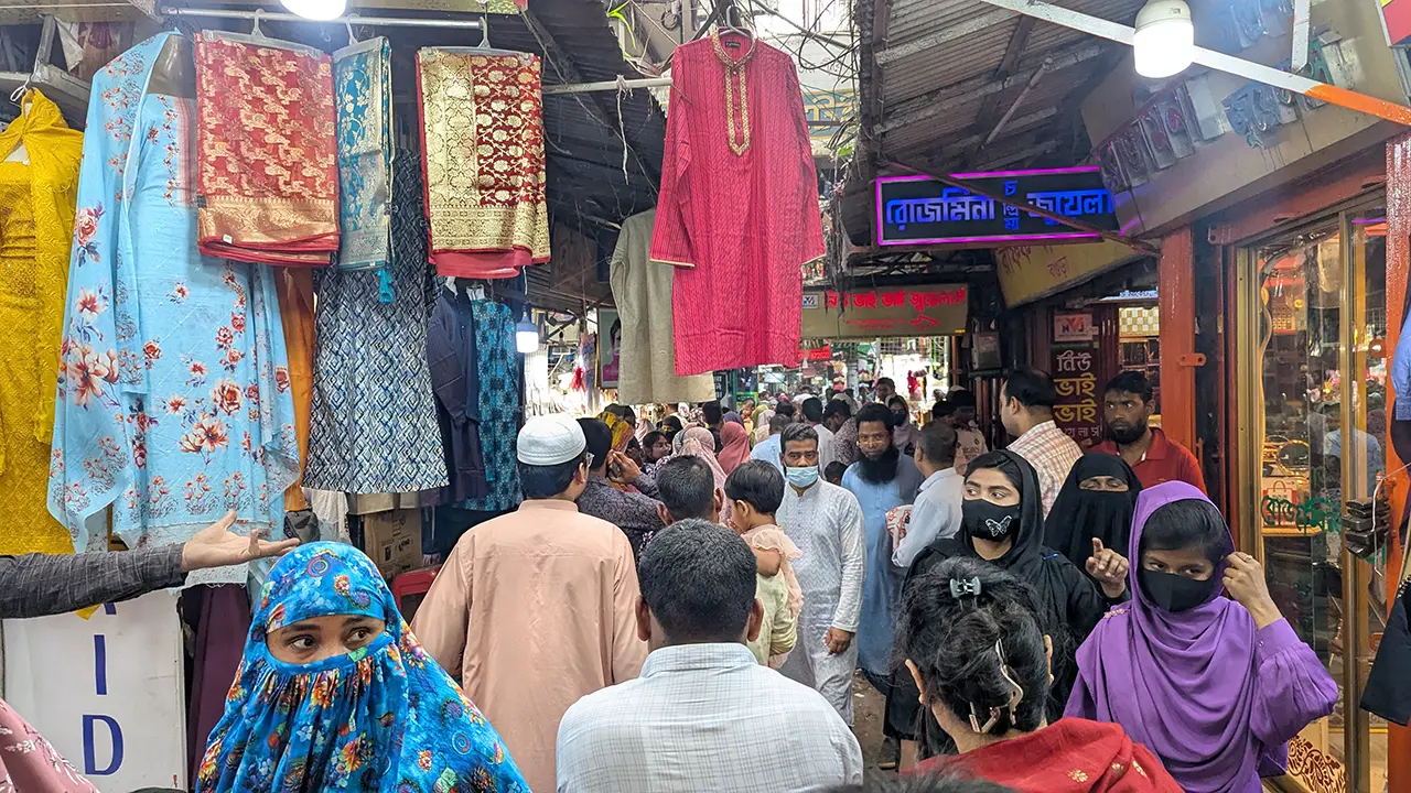 জমে উঠেছে বগুড়ার ঈদ বাজার