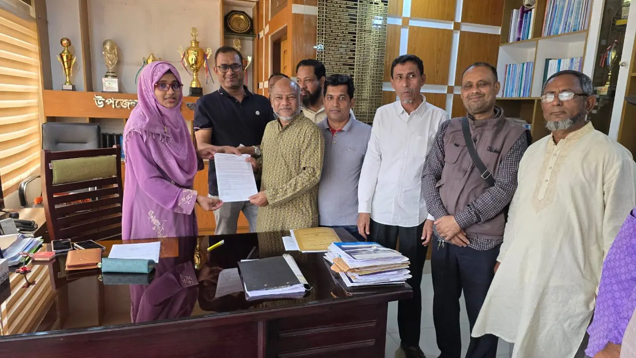 ইটভাটায় অভিযান বন্ধে ফেনীতে স্মারকলিপি প্রদান